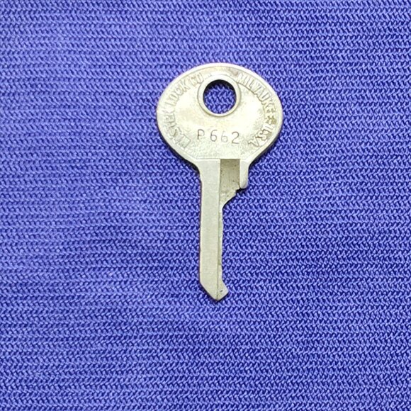 Master Lock M2 Walking Lion Master Key Brass P662 Vintage Collectible Circa 1930 - Picture 2 of 2